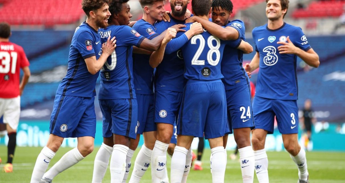 Olivier Giroud celebrates with his teammates